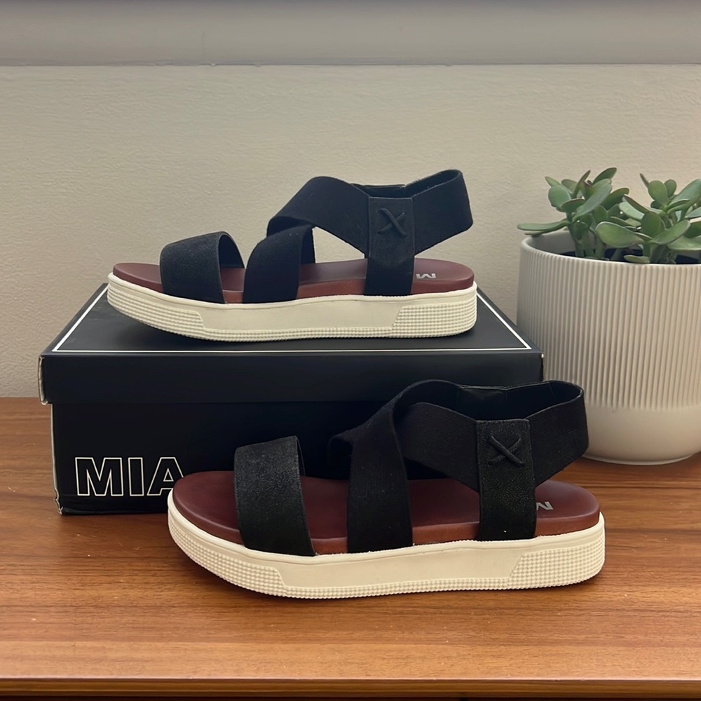 MIA Black Platform Sandals Size 7
